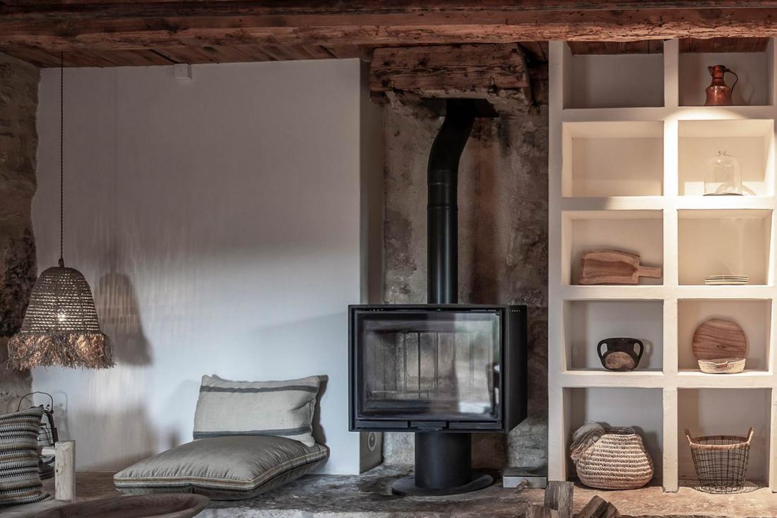 La Casa Santiago est une petite maison en pierre avec 2 chambres, un salon et une salle de bain partagée La Casa Santiago est une petite maison en pierre avec 2 chambres, un salon et une salle de bain partagée