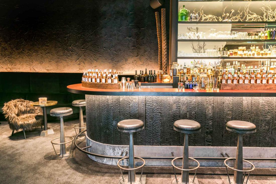 Dans le prolongement du restaurant, l’Herbarium est un bar à cocktail proposant une carte créée de toute pièce par Oscar Quagliarini