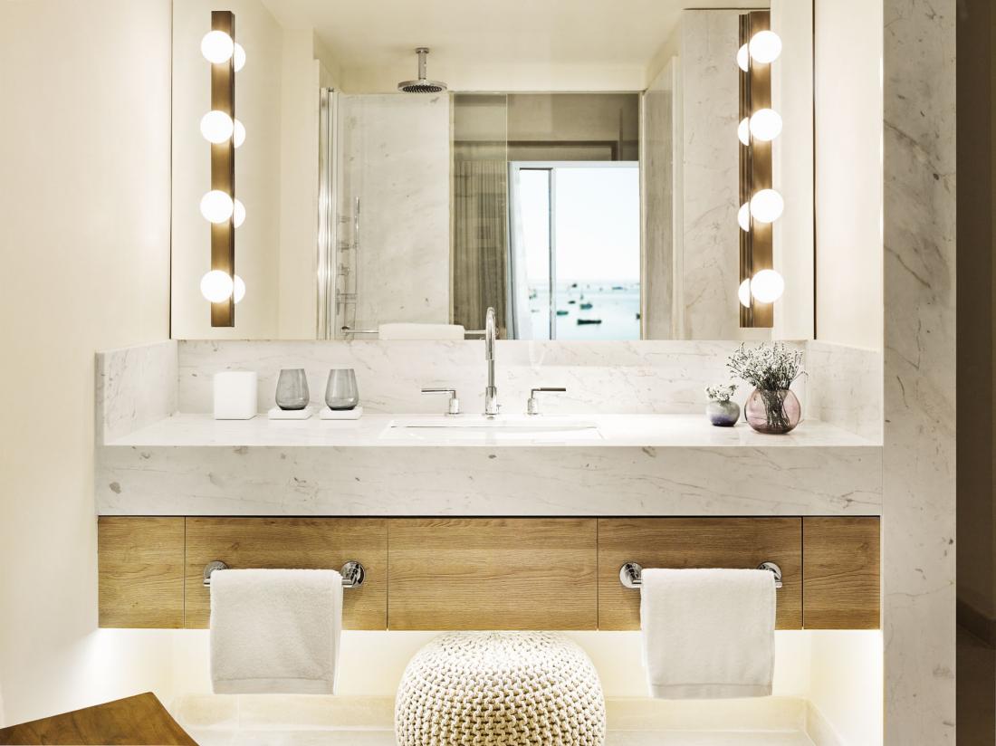 ... et offrent le luxe d’un véritable 5-étoiles, avec des matériaux nobles tels que le marbre