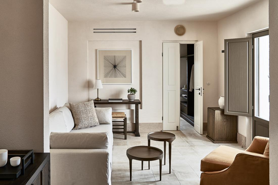 L’Uranus Suite offre le confort d’un salon séparé et d’une chambre luxueuse