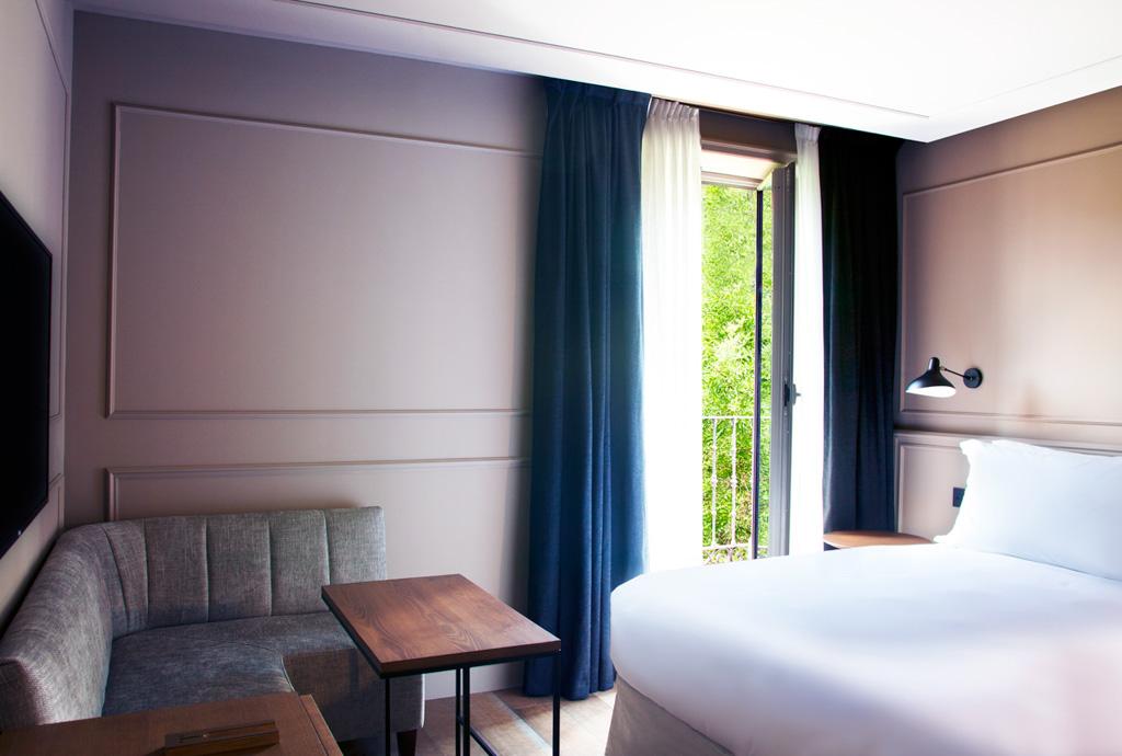 De nombreuses chambres disposent de canapés pour se relaxer