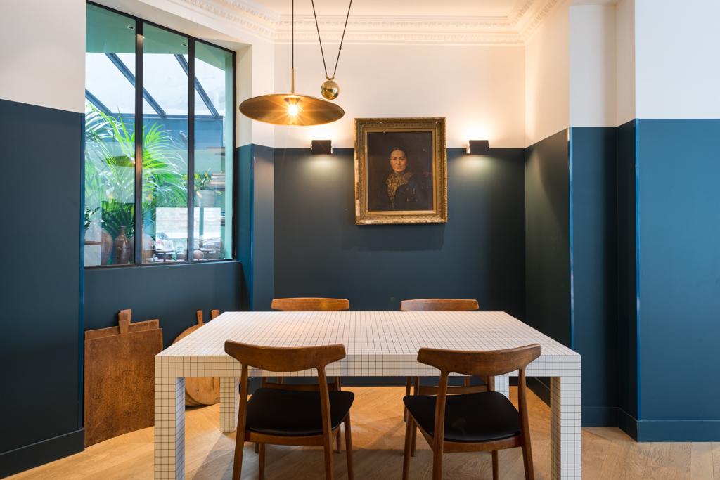 Ce qui ne l’empêche pas de proposer des espaces plus conventionnels pour le petit-déjeuner...