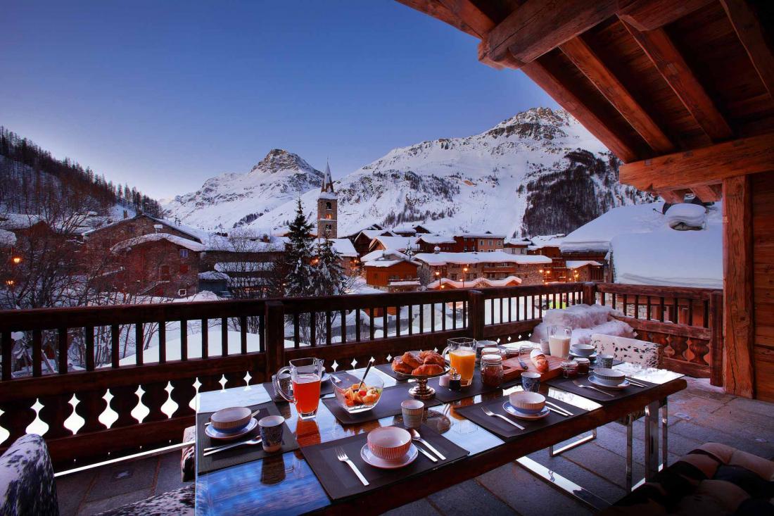 Quant au vaste Chalet Marco Polo, il peut accueillir jusqu’à 14 personnes à Val d’Isère