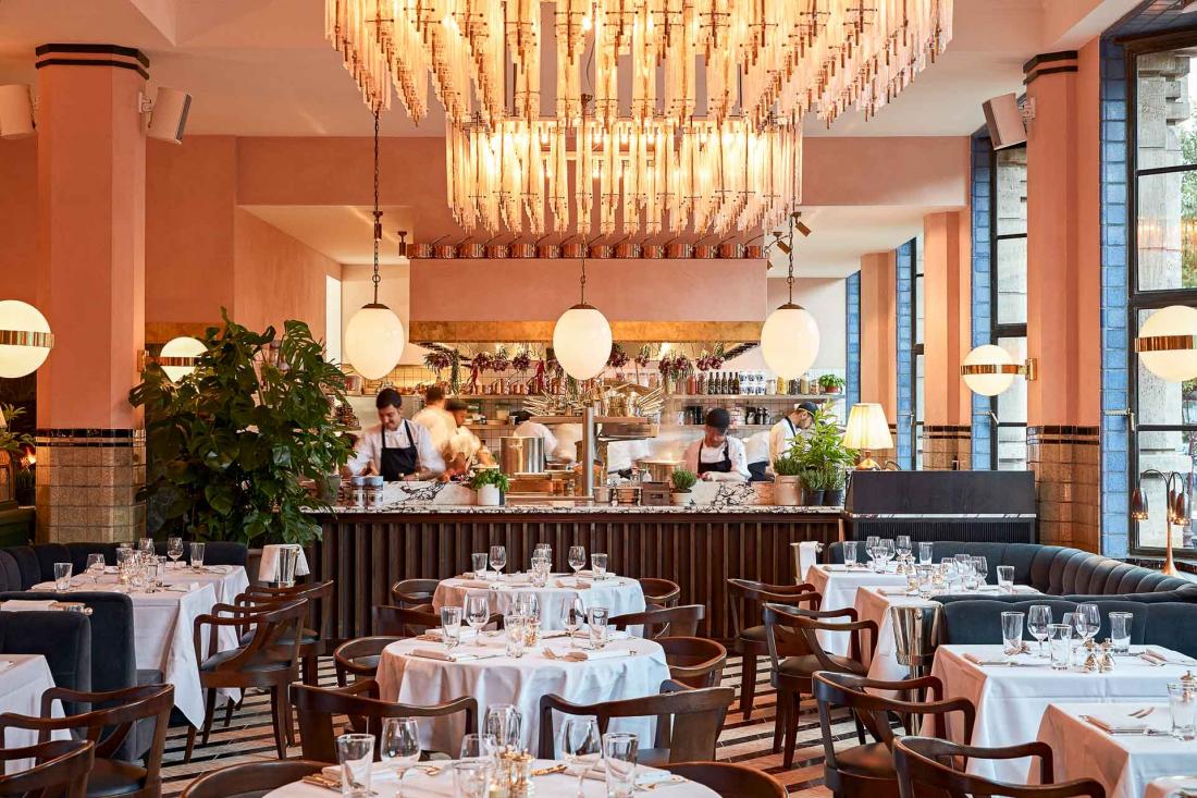 Pour un environnement plus formel (ouvert aux non-membres), la table italienne Cecconi’s est le restaurant de la maison, comme partout dans le monde