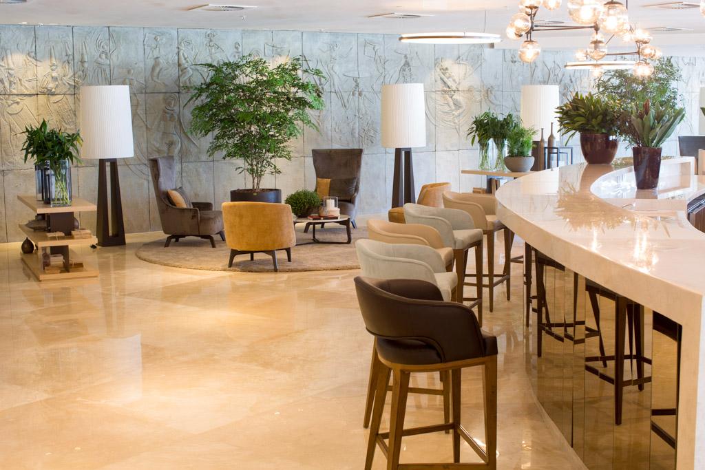 L’hôtel 5-étoiles compte par ailleurs deux restaurants, trois bars, un vasteespace de conférences et un centre complet de loisirs, de bien-être et de détente