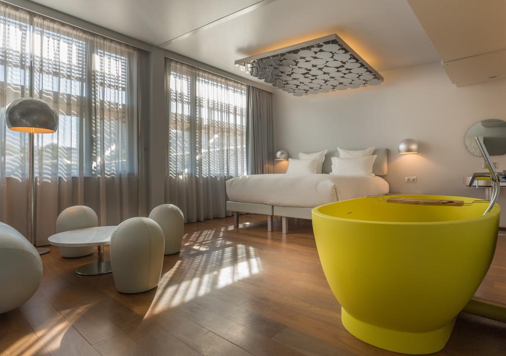 Deux suites "Designers", monochromatiques, ont été décorées par Maurizio Galante et Tal Lancman ans des tonalités Silver...