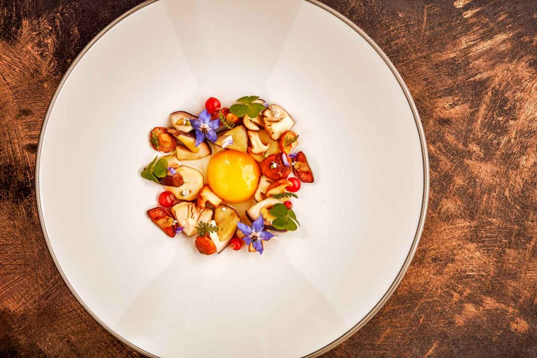 Quant au restaurant de l’hôtel, Niels, il a vocation à devenir une table respectée de la réputée scène food locale