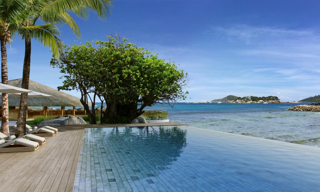 Une magnifique piscine à débordement attend également les hôtes qui souhairent quitter l’intimité de leurs villas