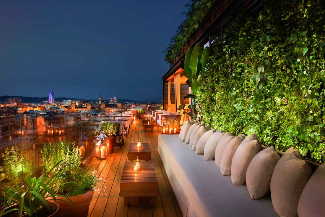 Le rooftop de The Barcelona EDITION est, de loin, l’un des plus beaux de la ville