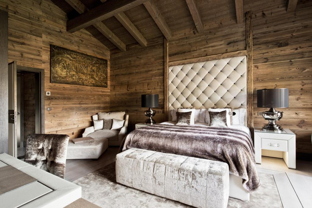 La Suite Présidentielle, véritable appartement de 160m², dispose d’une chambre magnifique