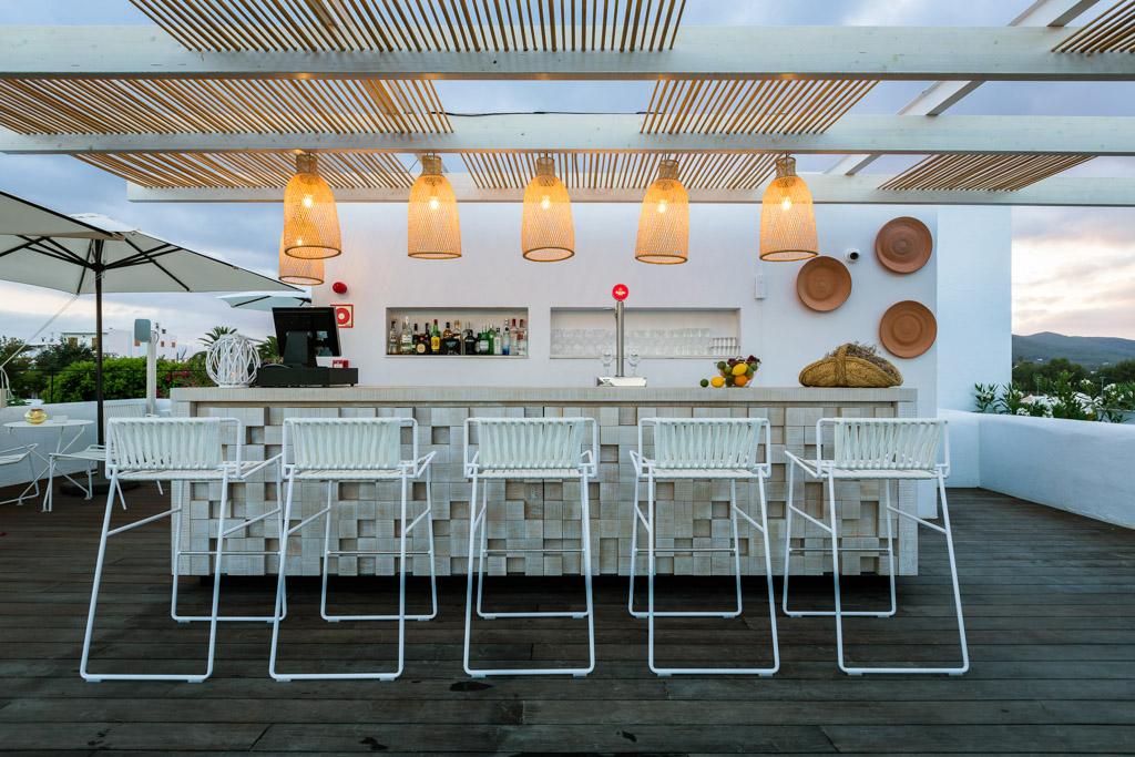Un bar est également installé sur le toit de l’hôtel
