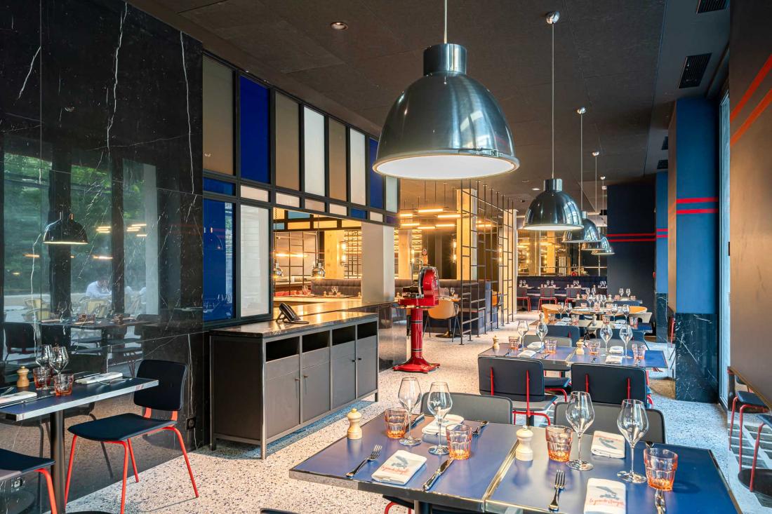 Ce bistrot de 82 places propose une cuisine typique et locale.