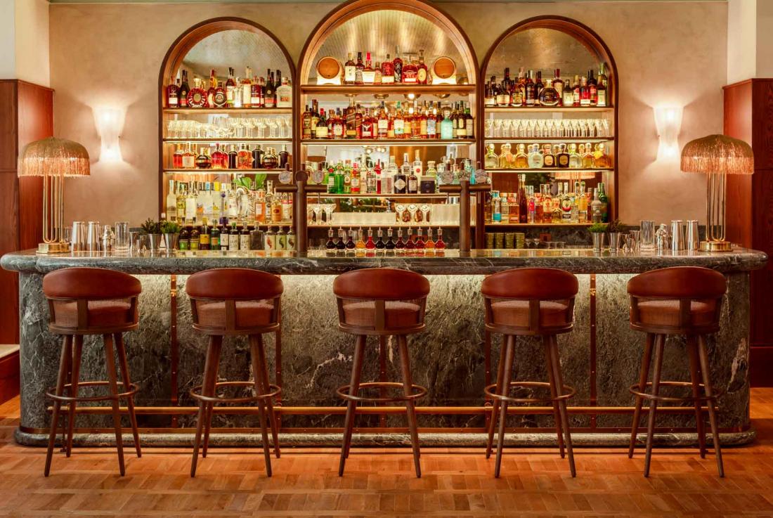 Simone De Luca a créé la carte des cocktails, avec des produits de saison et des cocktails classiques