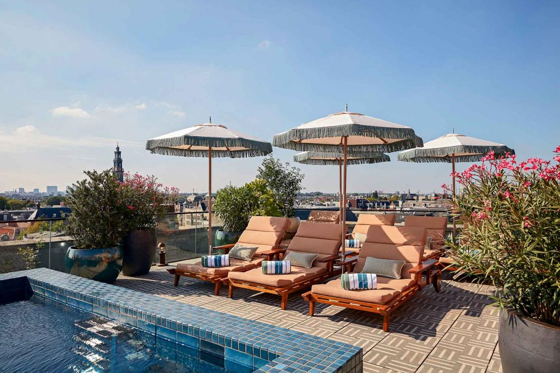 Autre élément caractéristique de chaque Soho House, la piscine aménagée sur le rooftop