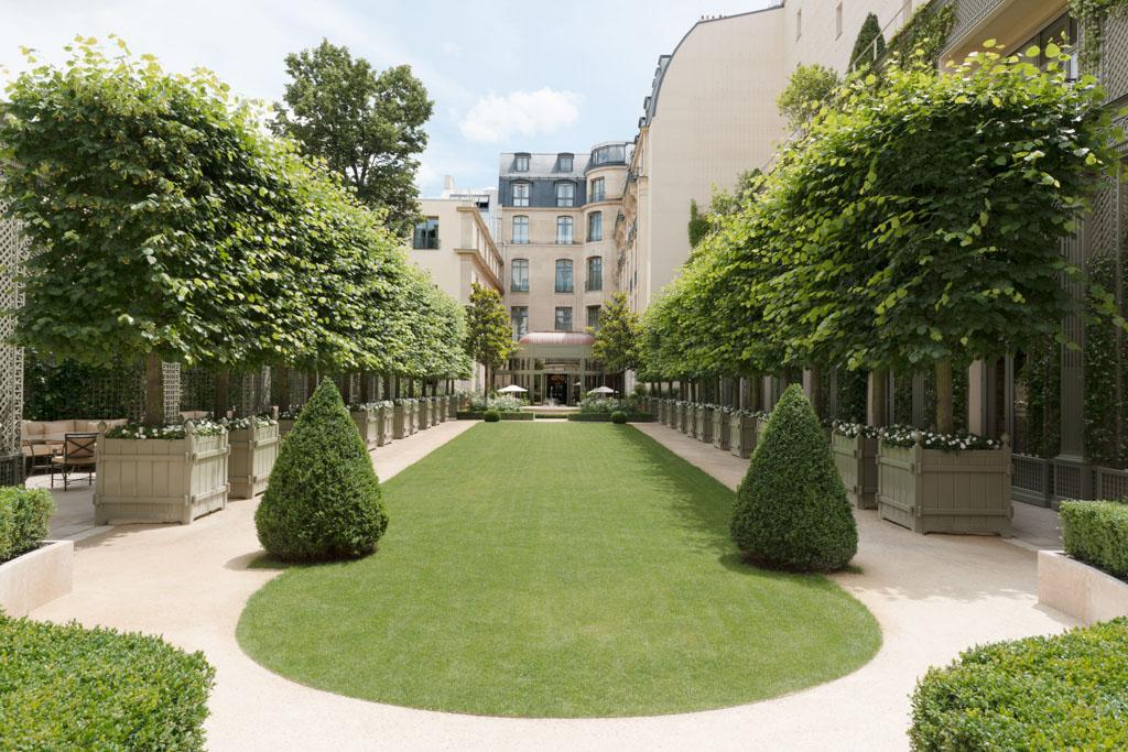À l’extérieur, Le Grand Jardin est l’une des révélations du Ritz rénové