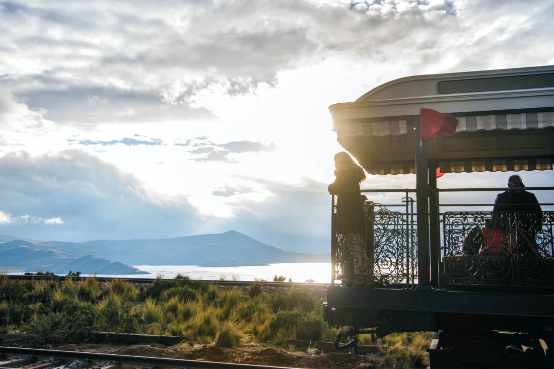À l’arrière du train, une voiture d’observation avec sa terrasse extérieure