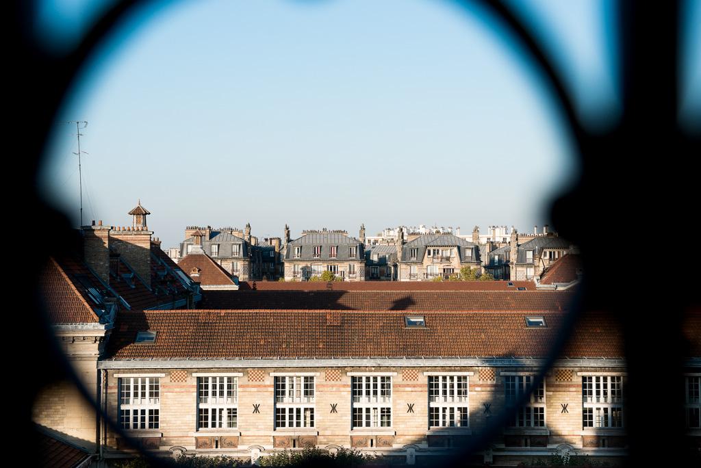 Dans les étages les plus élevés, les hôtes peuvent profiter de vues sur Paris