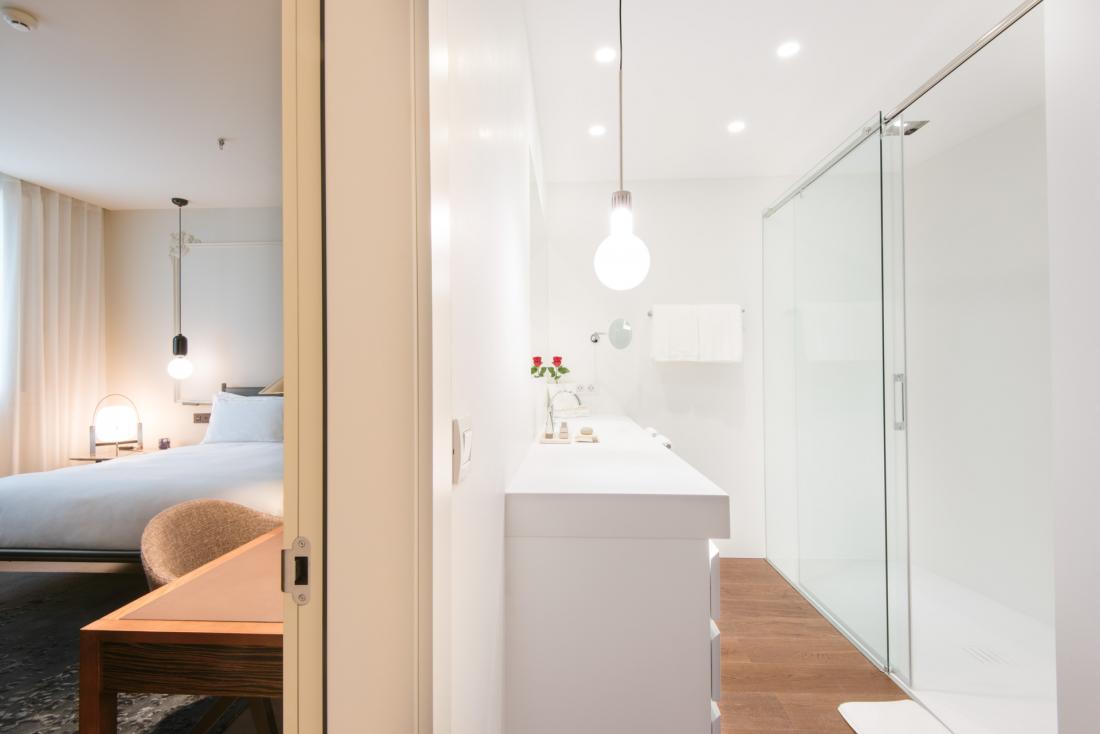 Décor minimaliste dans les salles de bain