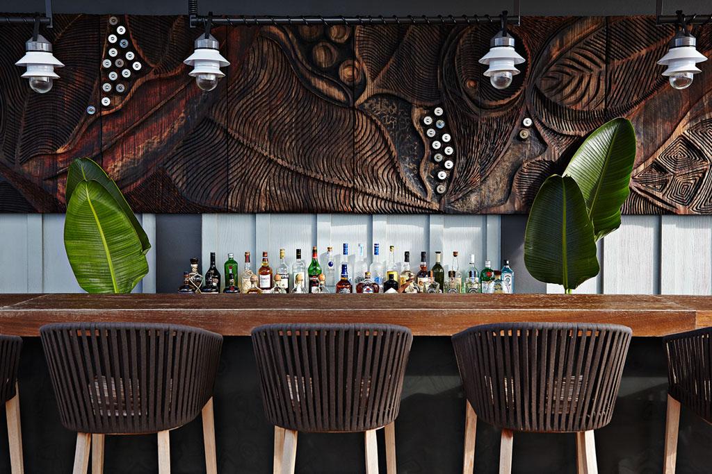 Le restaurant dispose de son propre bar extérieur, idéal pour siroter un cocktail al fresco