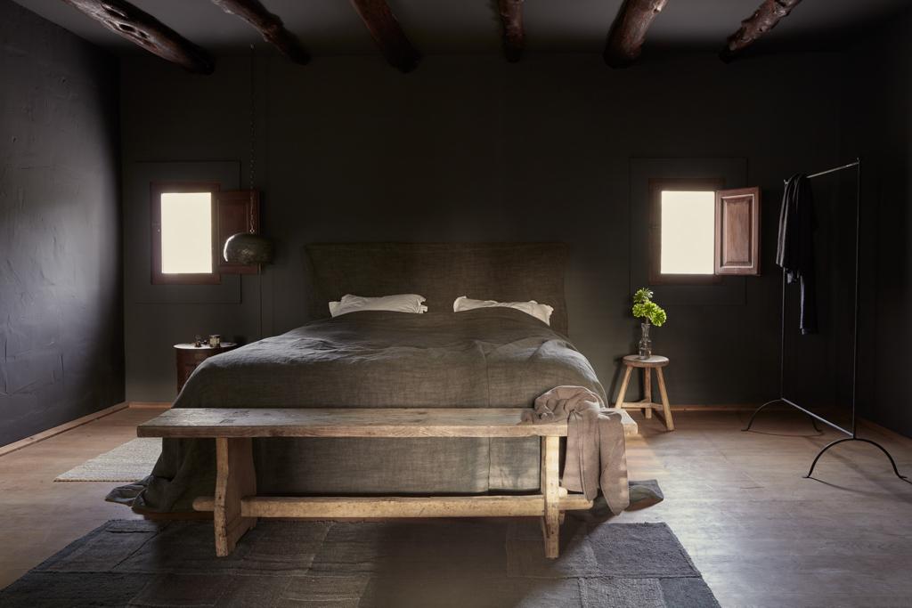 Les chambres ont conservé un style dépouillé, perpétuant l’esprit rural des lieux