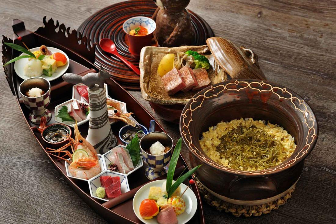 La cuisine kaiseki met en valeur les ingrédients locaux et la cuisine aïnou