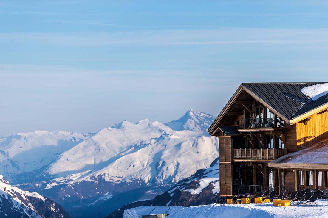 Le Refuge de Solaise est situé à l’endroit qui possède la plus grande amplitude d’ensoleillement du domaine.