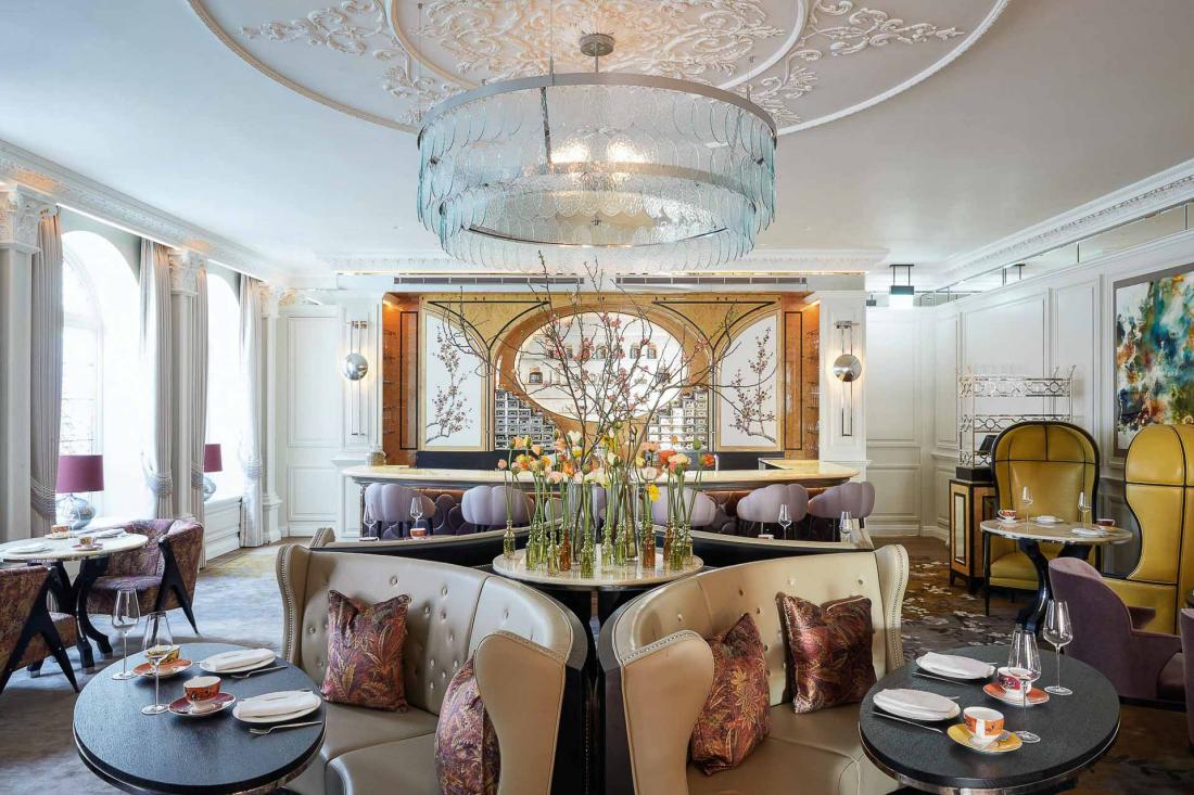 Le Cadogan’s propose en journée dans un cadre raffiné et paisible un afternoon tea, et le soir un bar privé pour les clients.