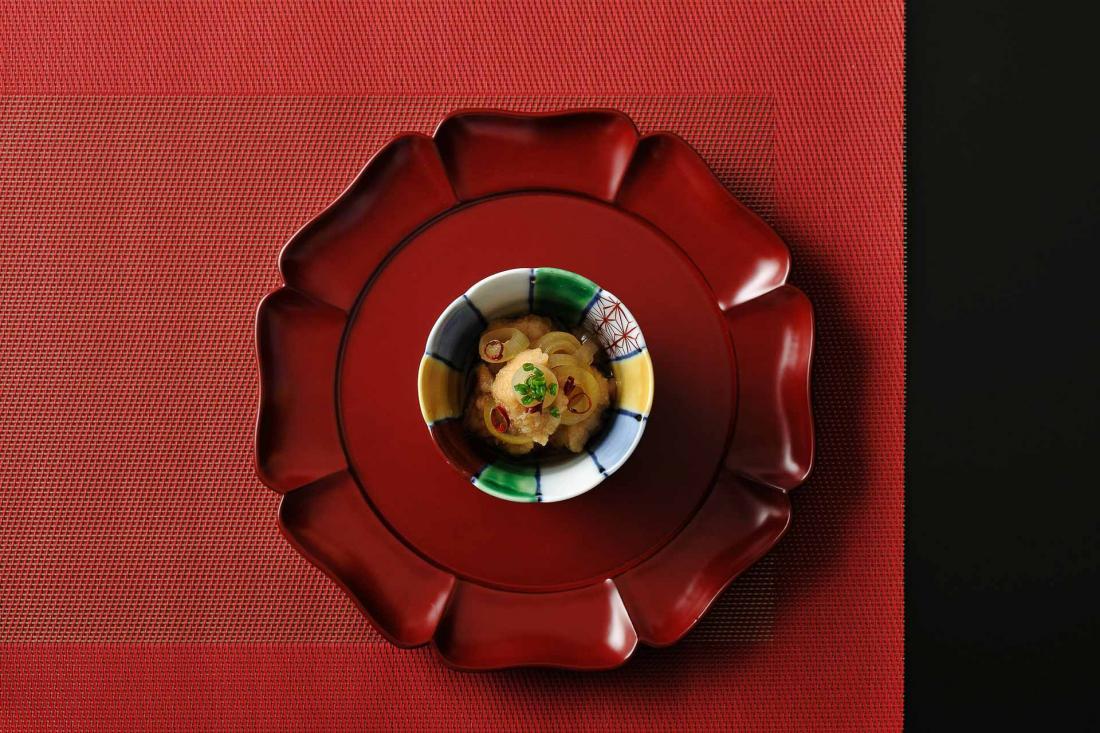 Au restaurant, les ingrédients taiwanais sont préparés à l’aides de techniques japonaises dans le but d’en faire ressortir tous les parfums.