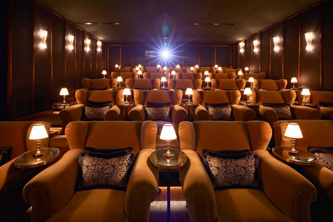 Une salle de cinéma ultra confortable fait également partie des équipements qui font le charme inimitable des Soho Houses