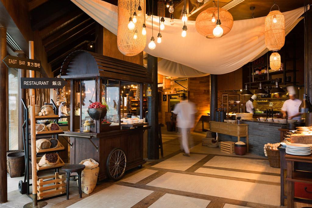 Le LUX* South Ari Atoll dispose en tout de sept restaurants et huit bars