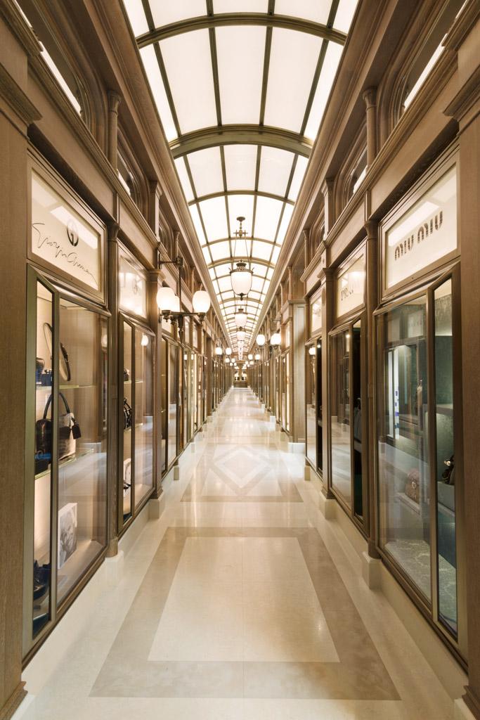 La Galerie du Ritz, reliant la rue Cambon et la Place Vendôme, a été également entièrement rénovée