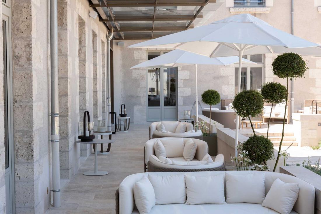D’autres espaces de détente comme le Salon cheminée et sa terrasse