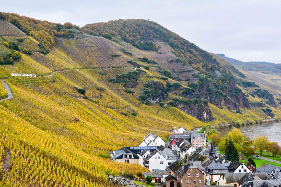 Les parcours de jogging indiqués par la réception sont assez plats et réguliers une fois à flanc de colline.