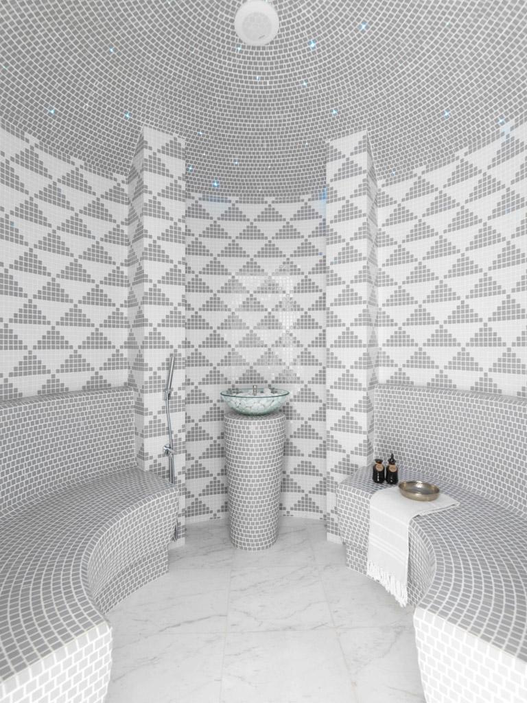 Il est équipé du seul hammam de la région