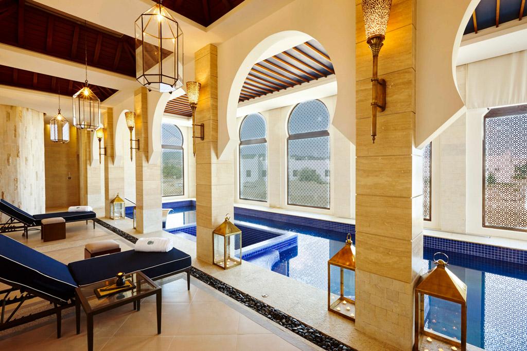 Le vaste spa comprend huits espaces de soin, un circuit hydrothermal signature « Rainforest Experience », un espace Yoga et une galerie Banyan Tree