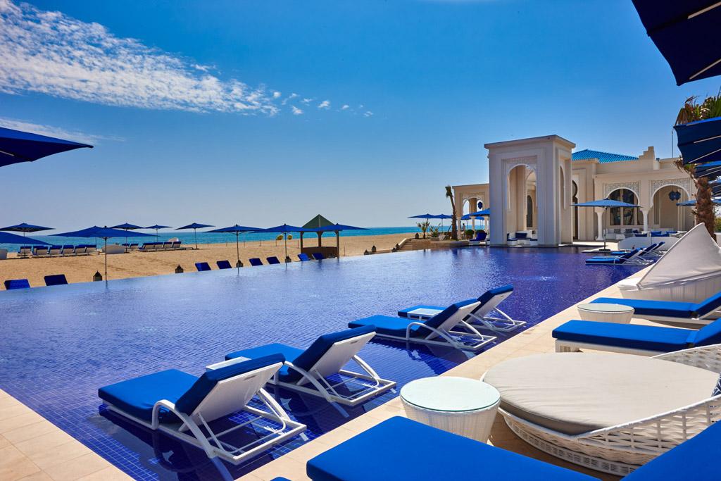 Le Banyan Tree Tamouda dispose par ailleurs d’un luxueux Beach Club...