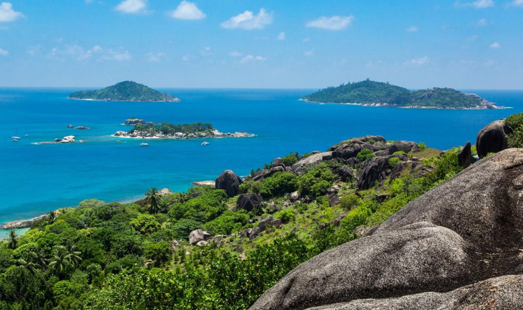 Les hotes peuvent également organiser des visites des îles alentours en bateau, comme sur l’île de Coco