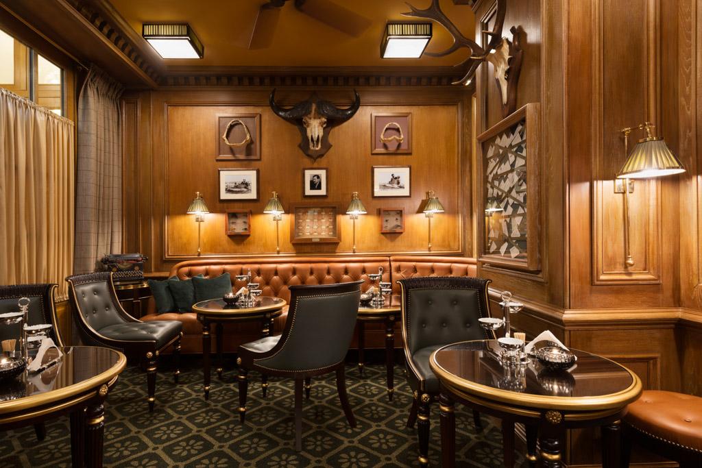 Mais le Bar Hemingway, où officie Colin Field, reste sans conteste le lieu le plus emblématique de l’hôtel pour siroter un cocktail