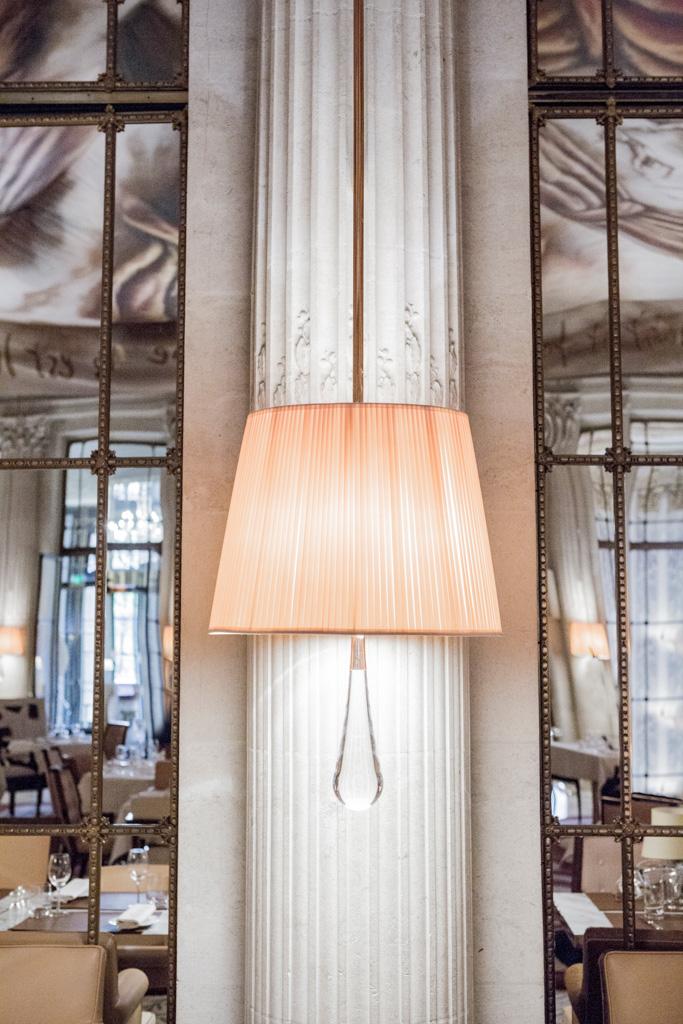 On retrouve au Dalí les appliques lumineuses ponctuées de mystérieuses gouttes, l’un des éléments les plus frappants du design de Starck