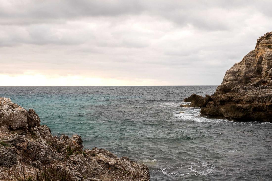 La Méditerranée n’est jamais loin pour autant, l’accès à la crique de Cala St Llorenç se fait en quinze minutes à pied