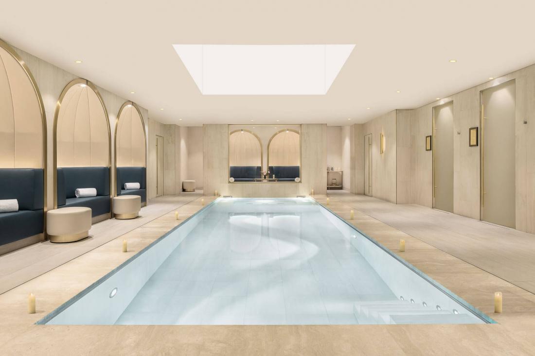 Le spa de 350m² avec sauna, hammam, douche sensorielle, salle de fitness et piscine