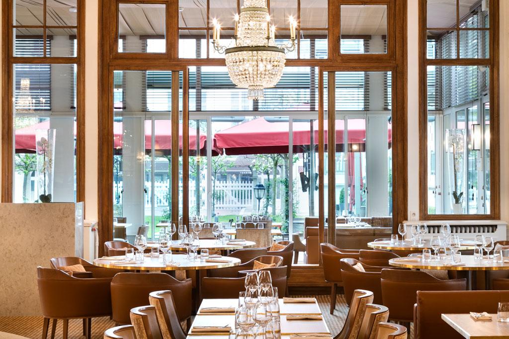 Le restaurant La Belle Epoque offre aujourd’hui un design épuré et un confort plus contemporain