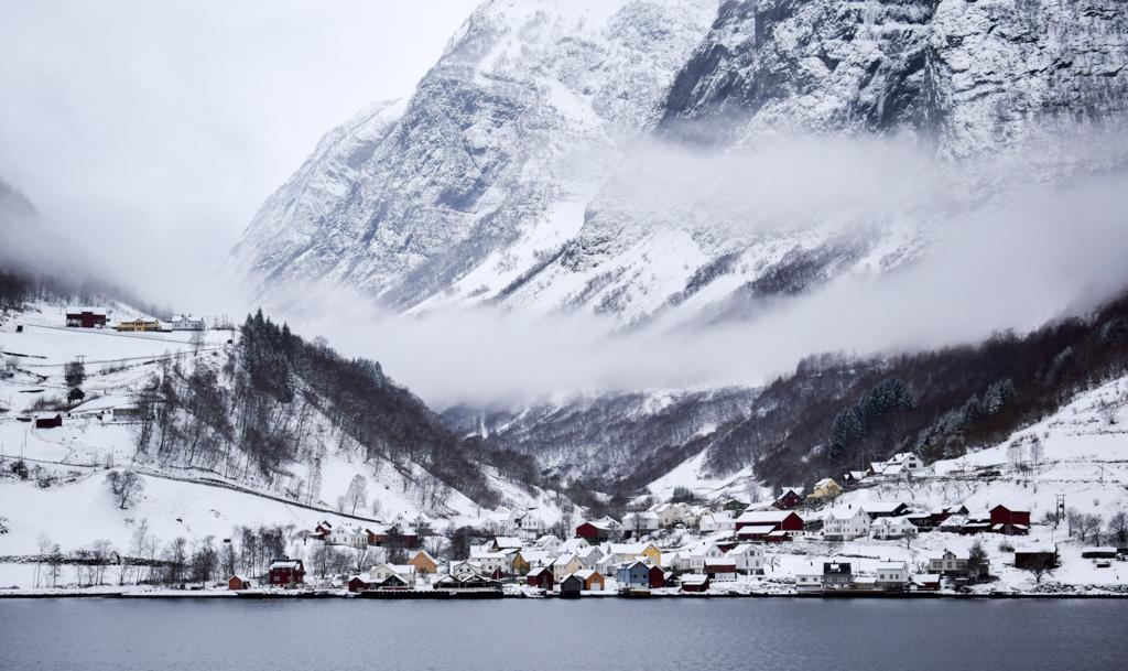 Sur le côté droit, on découvre le charmant village d’Undredal où nous reviendrons le lendemain