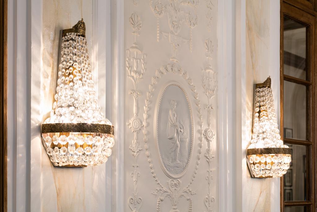 Partout dans l’hôtel, on retrouve un véritable sens du détail et un luxe en phase avec le positionnement palatial des lieux