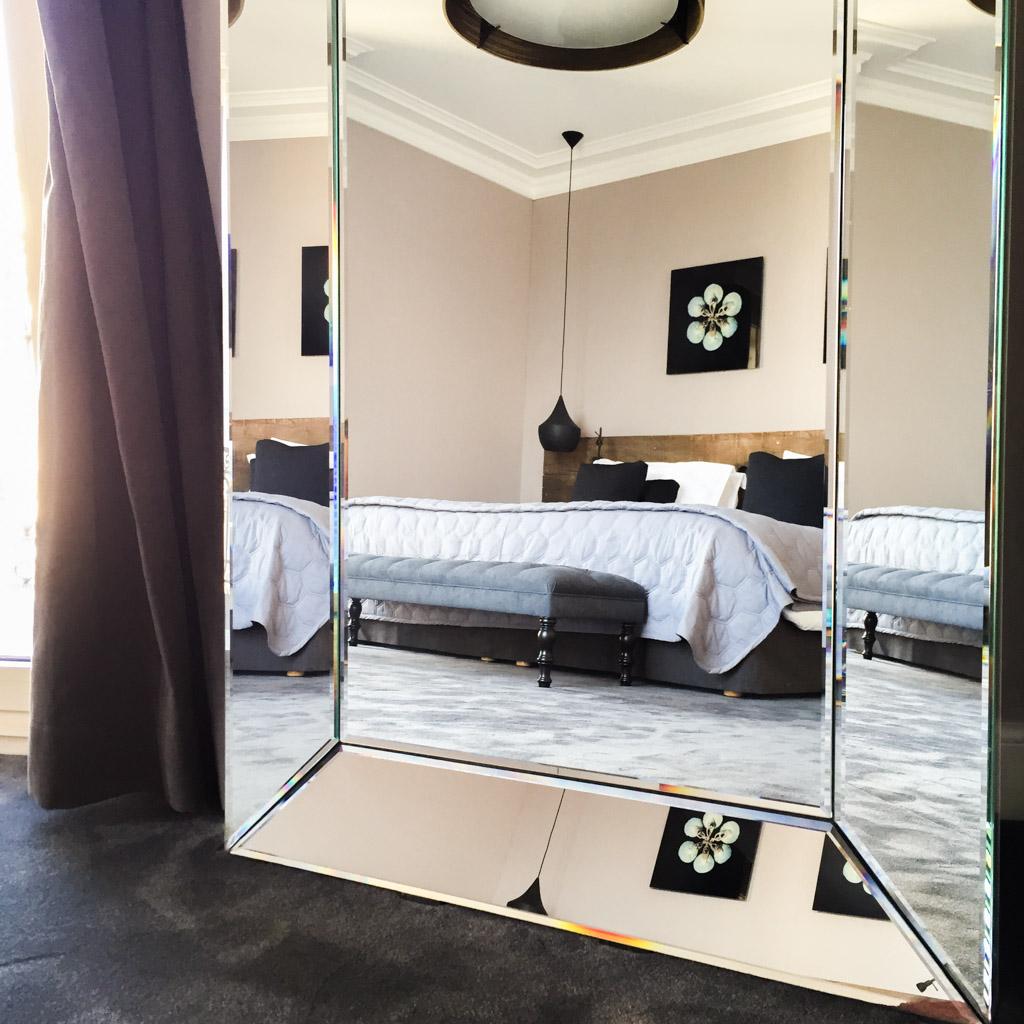 ... ou faire une sieste dans la chambre. Car après tout, il s’agit bel et bien d’une suite !
