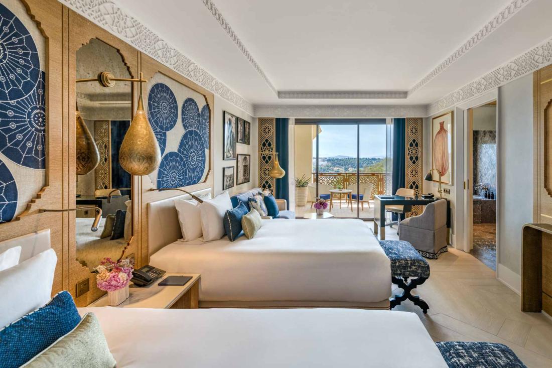 Les chambres comprennent des éléments de décoration marocaine traditionnelle et des textiles au design harmonieux