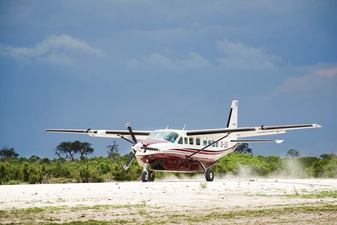 Le lodge se situe à 20 mn de jeep de Savute, qui se trouve à 30 mn de vol de Maun (90 mn depuis Cape Town ou Johannesburg).