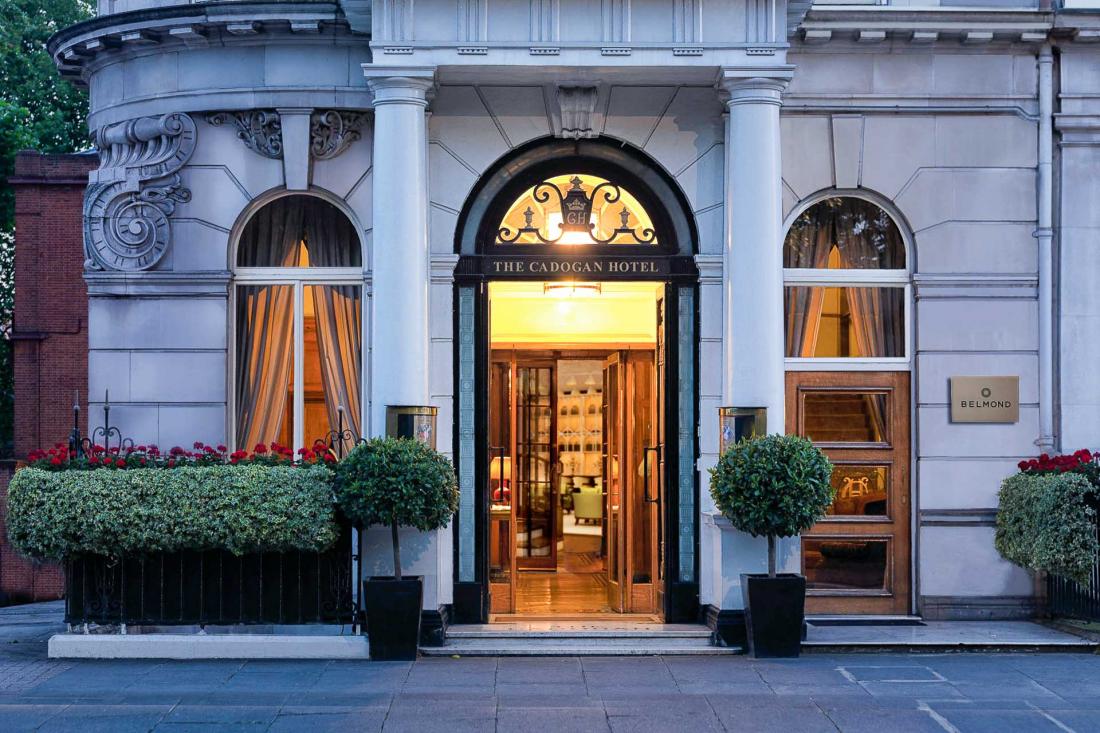 La façade est le présage d’une expérience typiquement british au cœur de Chelsea.