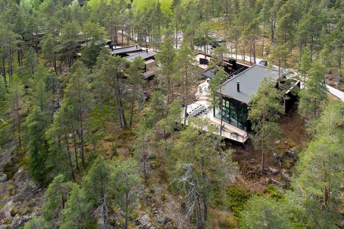 L’hôtel insolite a été construit au milieu d’une pinède de la région sauvage d’Inkoo