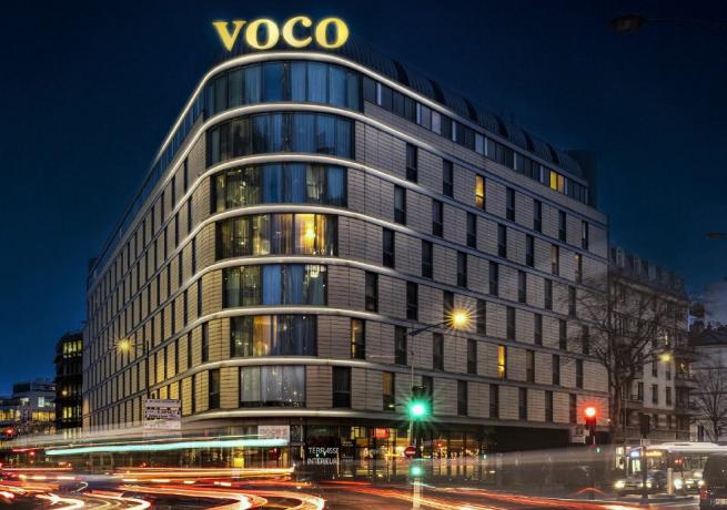 Pour la devanture du Voco Hôtel, Oscar Lucien Ono s’est inspiré de la proue d’un navire © Romain Chambodut